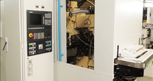 LIEBHERR  CNC Controlled Gear Hobbing Machine | LC82 1995
