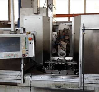 Table type milling machine TOS