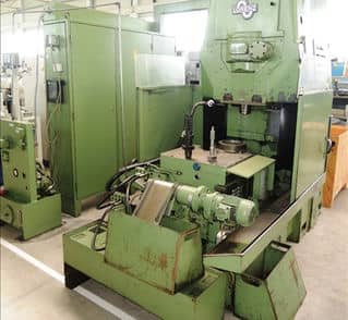 LIEBHERR CNC – Controlled Gear Hobbing Machine  LC 82 1995