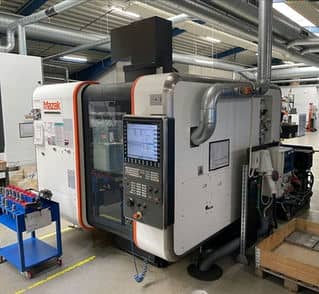 USED 5-AXIS MACHINING CENTER MAZAK, MODEL VARIAXIS IN 2015