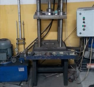 HAK-SAN BRAND 40 TONS HYDRAULIC PRESS IS FOR SALE 