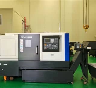 2 PCS HYUNDAI WIA HD2200 CNC LATHE