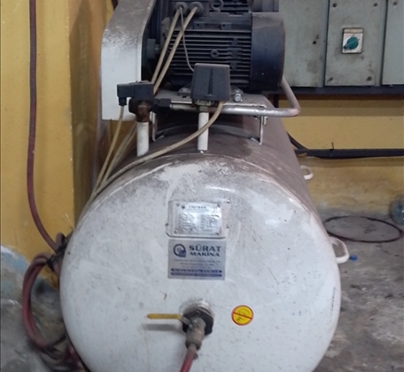 YİĞİTSAN BRAND 500 L COMPRESSOR MACHINE IS FOR SALE 